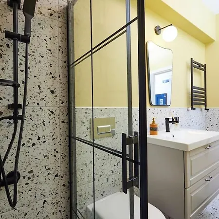Private Building 12 Bedroom In Center Lejlighed *