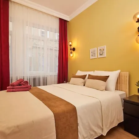 Private Building 12 Bedroom In Center